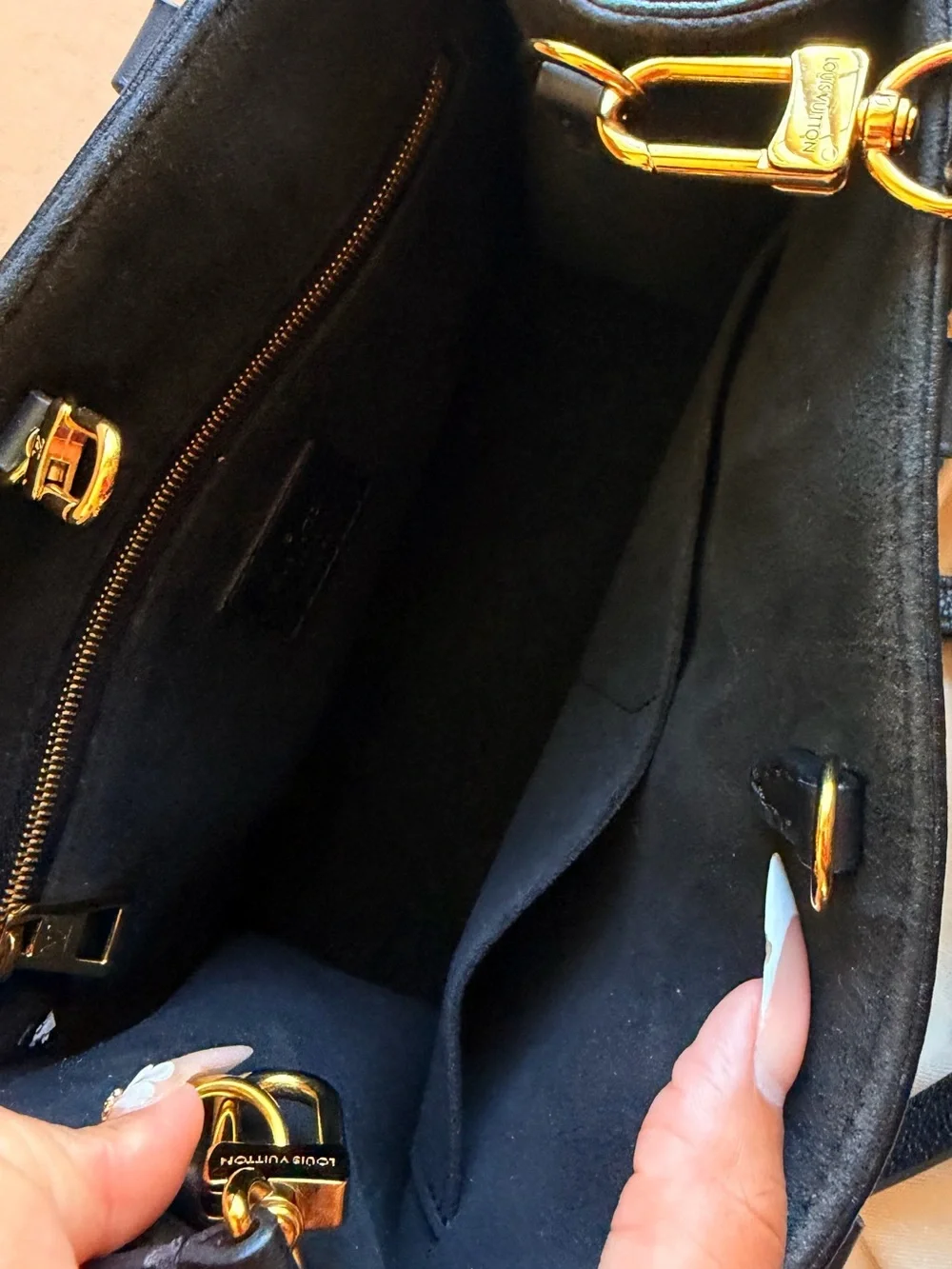Louis Vuitton OnTheGo PM Noir Hangbag